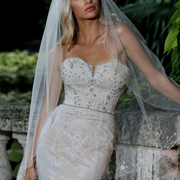 **NEVER WORN** GORGEOUS Ashley & Justin Wedding Dress. - Picture 2 of 3